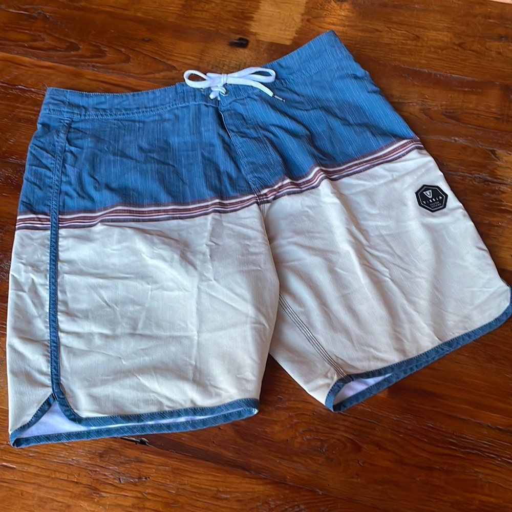 🌊 VISSLA Boardshort Size 36